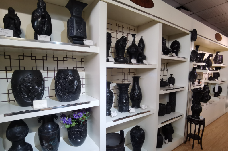 Longshan black pottery
