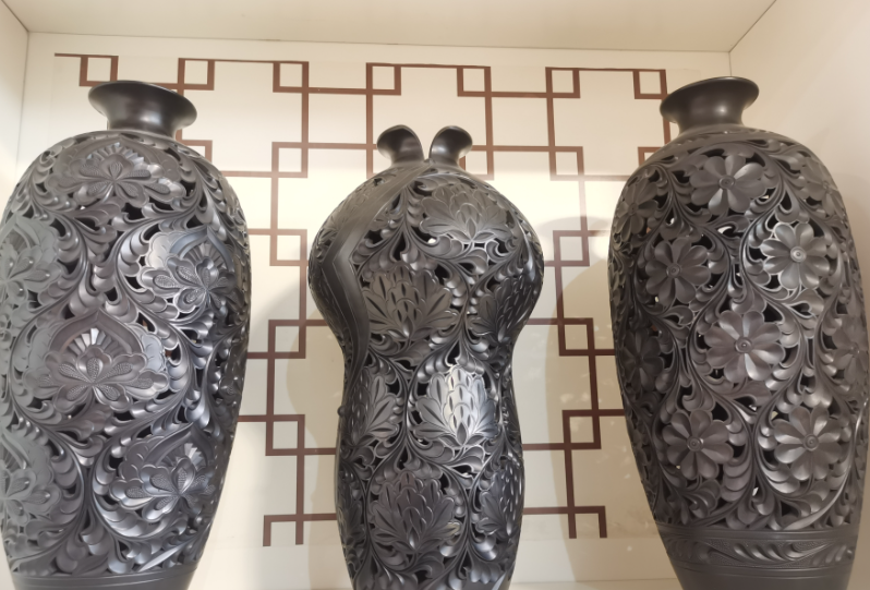 Black pottery