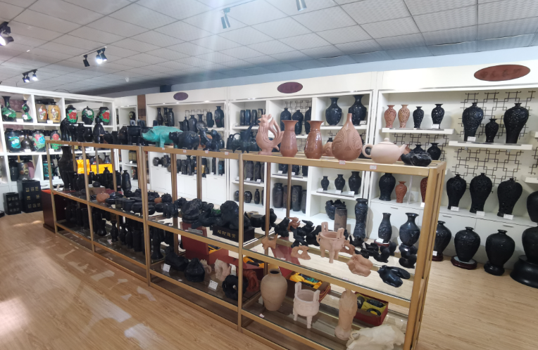 Longshan black pottery